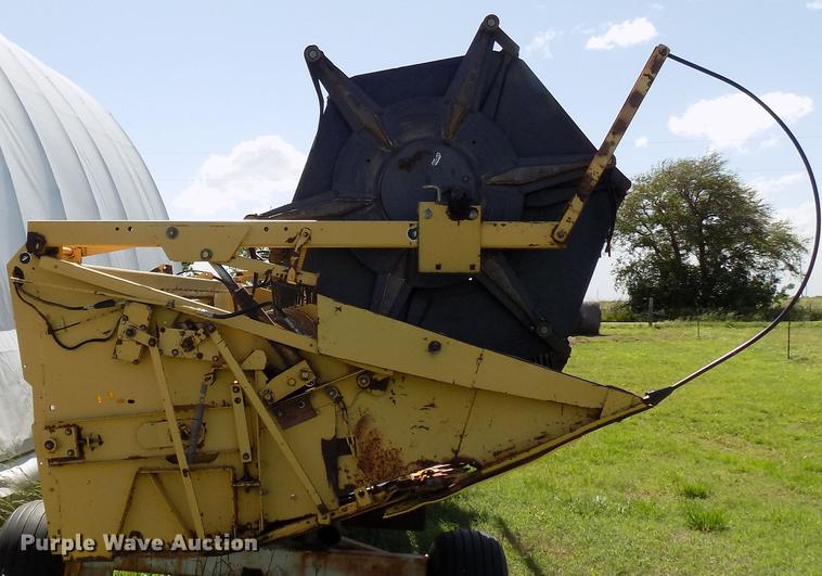 image for item DB9653 1988 New Holland TR96 RWA combine