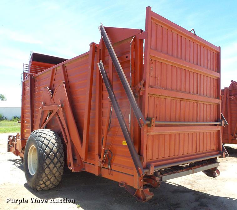 image for item DC5163 Hesston Stakhand 60B bale stacker