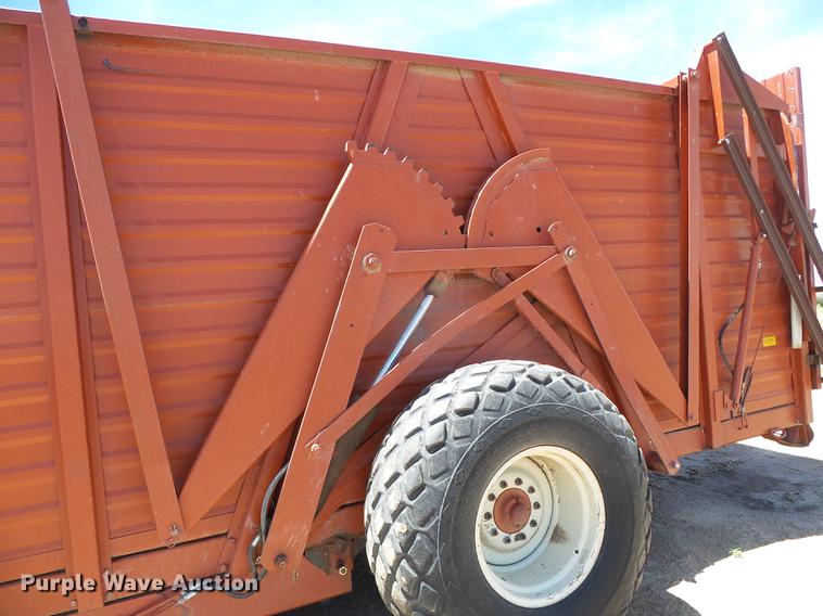 image for item DC5163 Hesston Stakhand 60B bale stacker