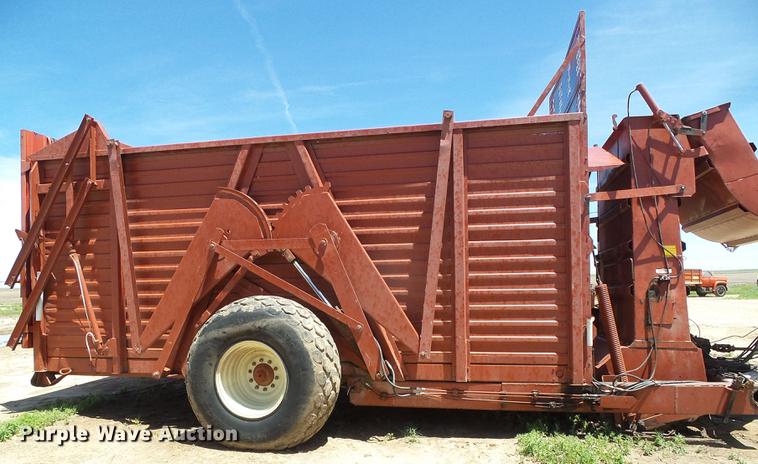 image for item DC5164 Hesston Stakhand 60B bale stacker