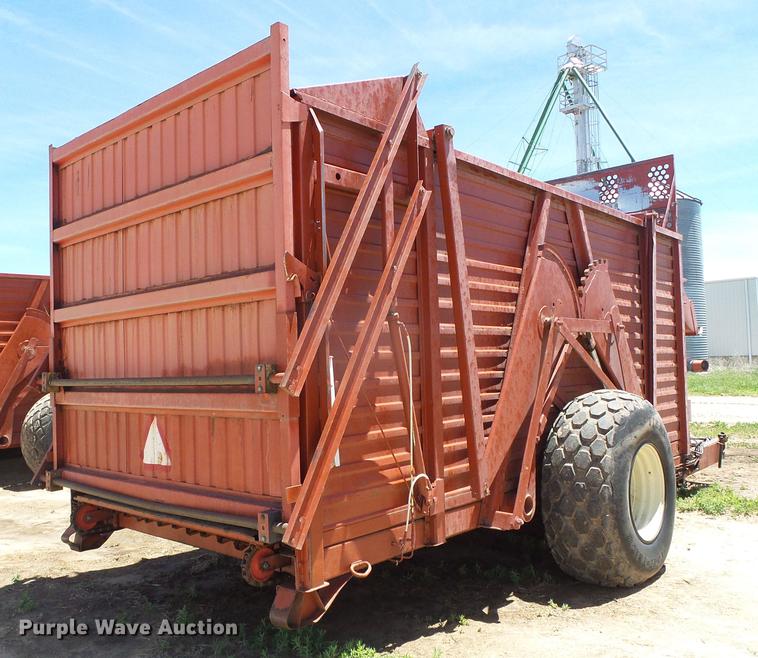 image for item DC5164 Hesston Stakhand 60B bale stacker