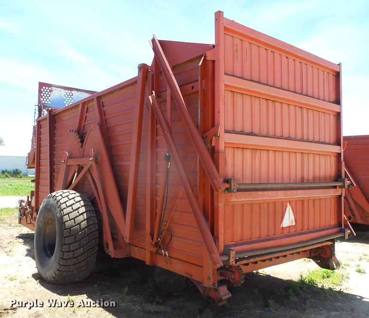 image for item DC5164 Hesston Stakhand 60B bale stacker