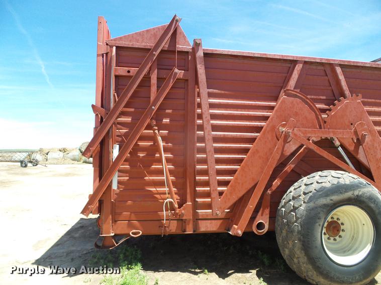 image for item DC5164 Hesston Stakhand 60B bale stacker