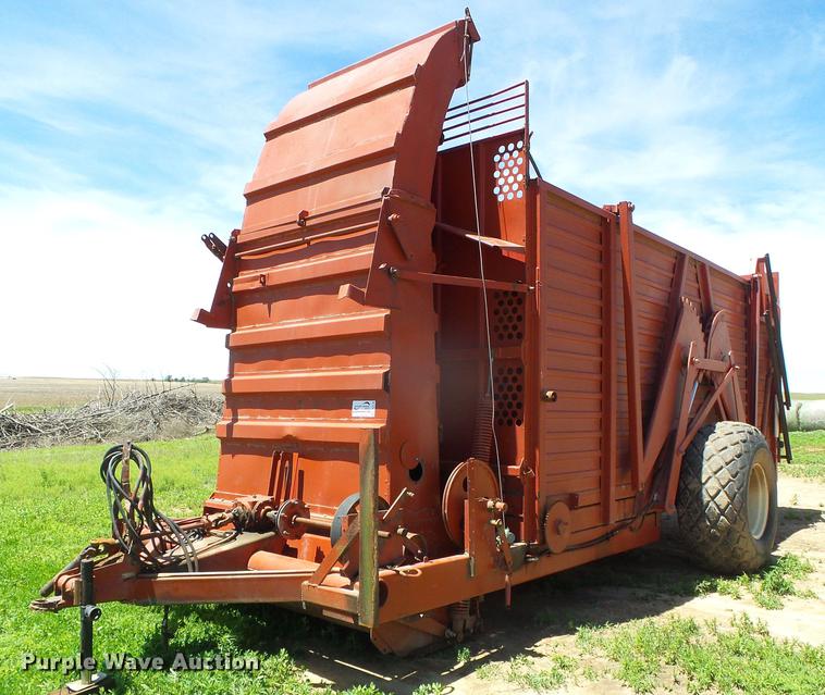 image for item DC5165 Hesston Stakhand 60B bale stacker