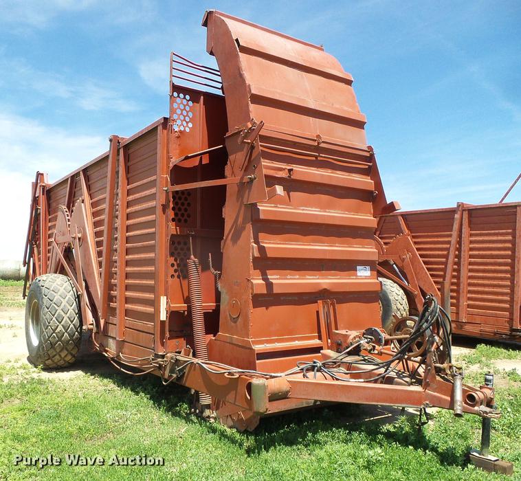 image for item DC5165 Hesston Stakhand 60B bale stacker