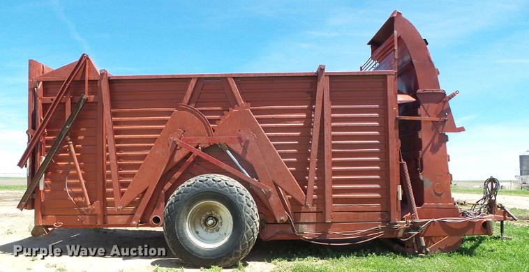 image for item DC5165 Hesston Stakhand 60B bale stacker