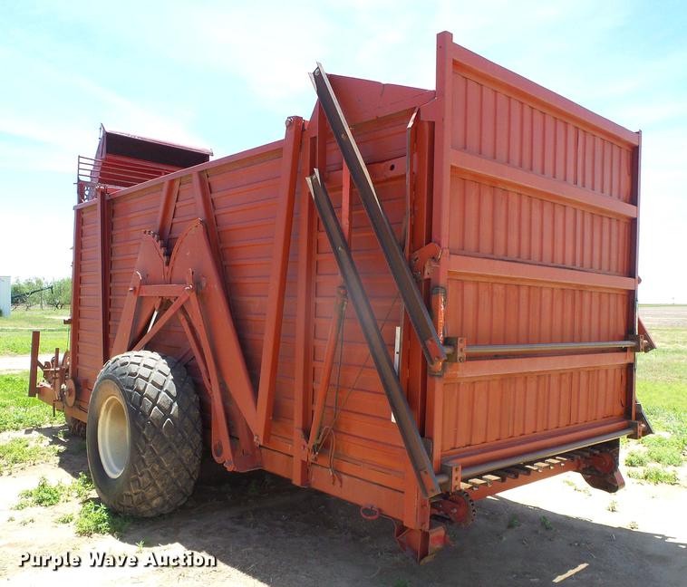 image for item DC5165 Hesston Stakhand 60B bale stacker