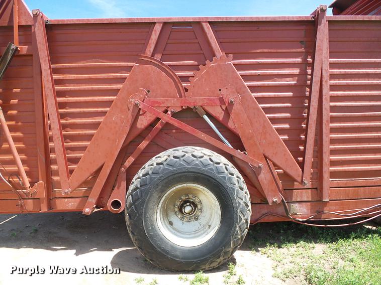 image for item DC5165 Hesston Stakhand 60B bale stacker