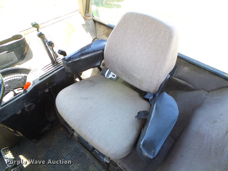 image for item DC5168 1993 John Deere 4960 MFWD tractor