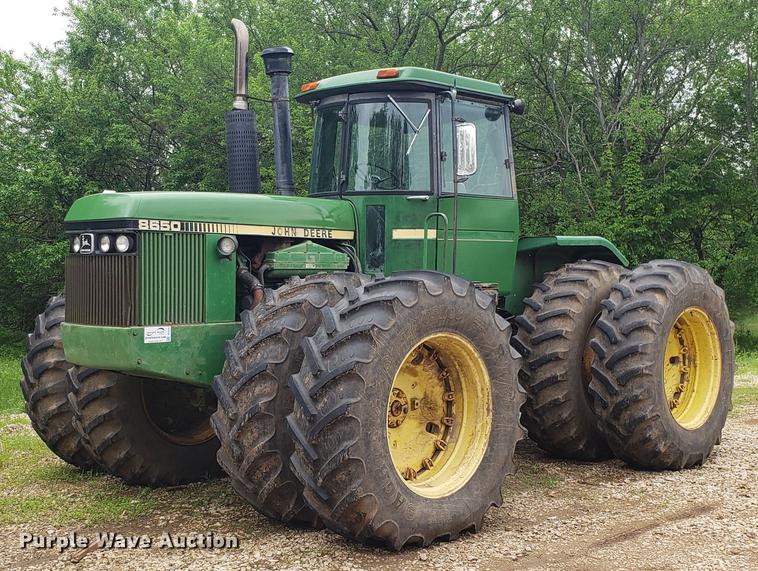 image for item DD4753 1982 John Deere 8650 4WD tractor