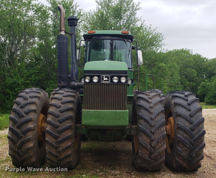 image for item DD4753 1982 John Deere 8650 4WD tractor