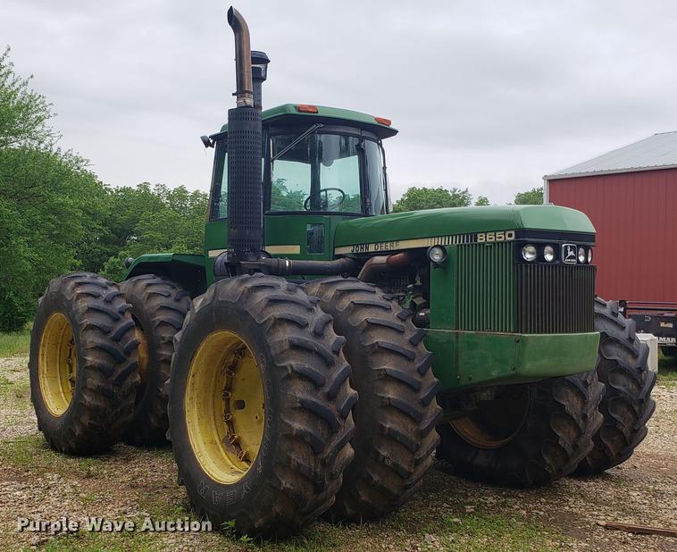 image for item DD4753 1982 John Deere 8650 4WD tractor