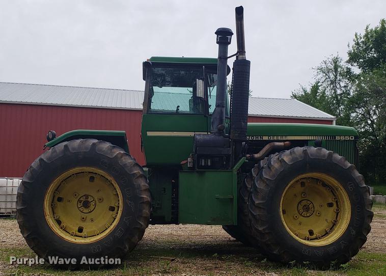 image for item DD4753 1982 John Deere 8650 4WD tractor