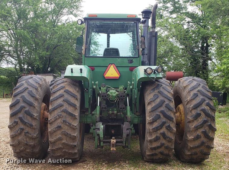 image for item DD4753 1982 John Deere 8650 4WD tractor