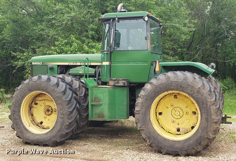 image for item DD4753 1982 John Deere 8650 4WD tractor