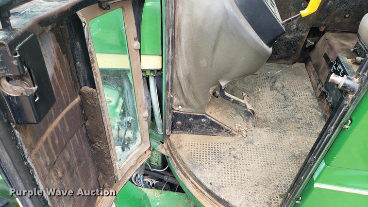 image for item DD4753 1982 John Deere 8650 4WD tractor
