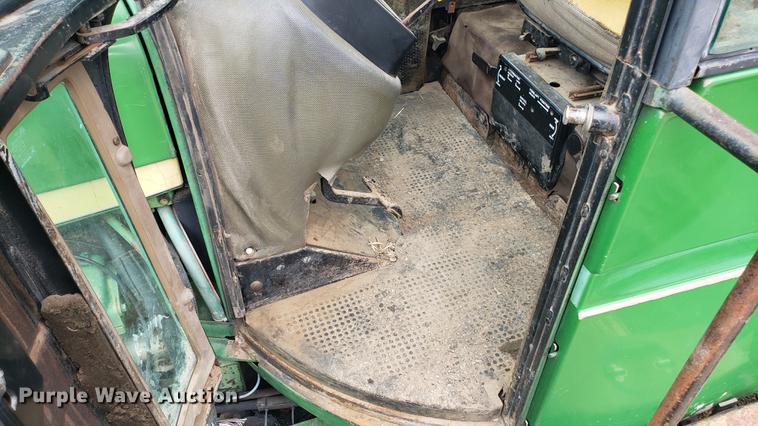 image for item DD4753 1982 John Deere 8650 4WD tractor