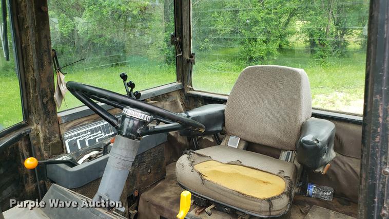 image for item DD4753 1982 John Deere 8650 4WD tractor