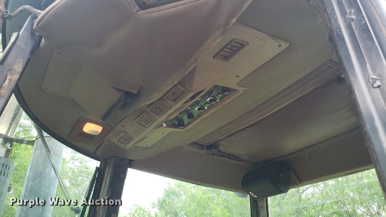 image for item DD4753 1982 John Deere 8650 4WD tractor