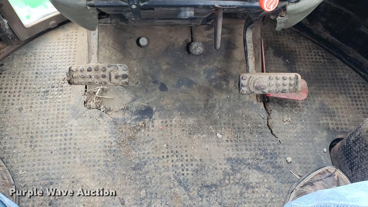 image for item DD4753 1982 John Deere 8650 4WD tractor