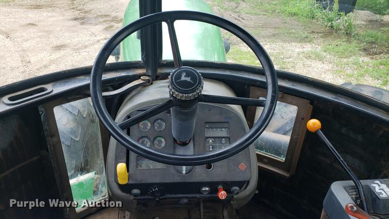 image for item DD4753 1982 John Deere 8650 4WD tractor