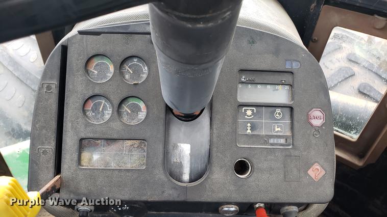 image for item DD4753 1982 John Deere 8650 4WD tractor