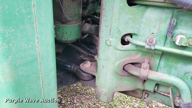 image for item DD4753 1982 John Deere 8650 4WD tractor