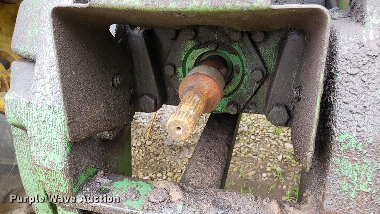 image for item DD4753 1982 John Deere 8650 4WD tractor