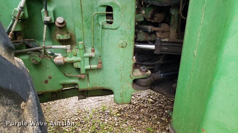 image for item DD4753 1982 John Deere 8650 4WD tractor