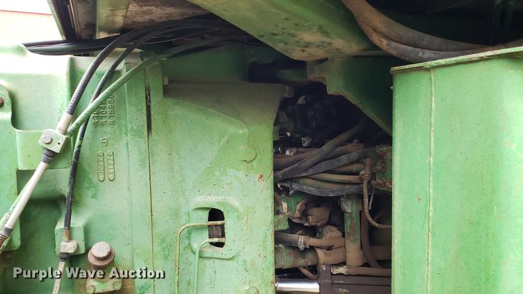 image for item DD4753 1982 John Deere 8650 4WD tractor