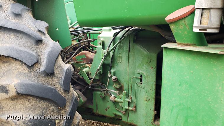 image for item DD4753 1982 John Deere 8650 4WD tractor