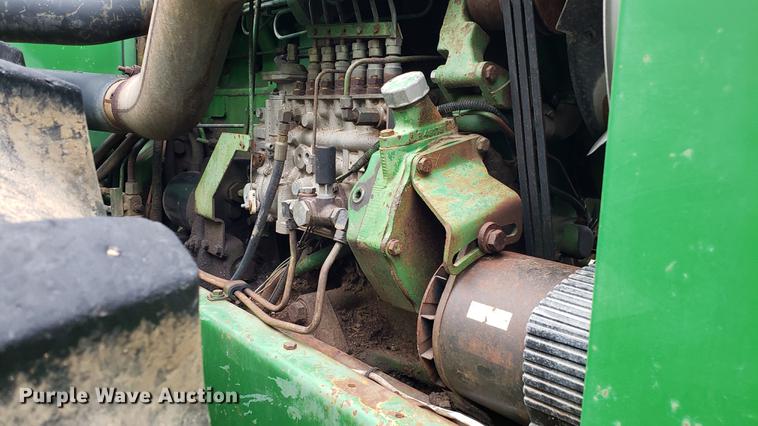 image for item DD4753 1982 John Deere 8650 4WD tractor