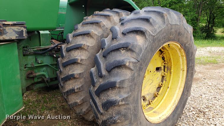 image for item DD4753 1982 John Deere 8650 4WD tractor