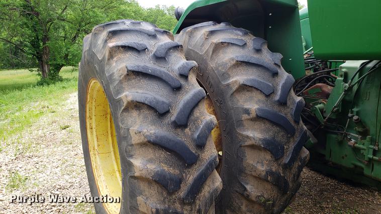 image for item DD4753 1982 John Deere 8650 4WD tractor