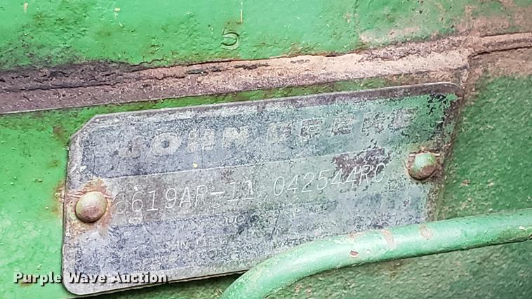 image for item DD4753 1982 John Deere 8650 4WD tractor