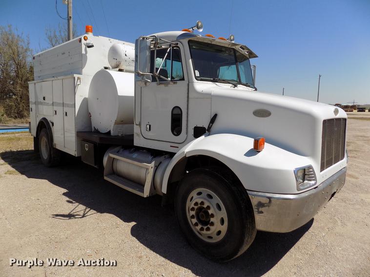 image for item DE1177 2000 Peterbilt 330 service truck