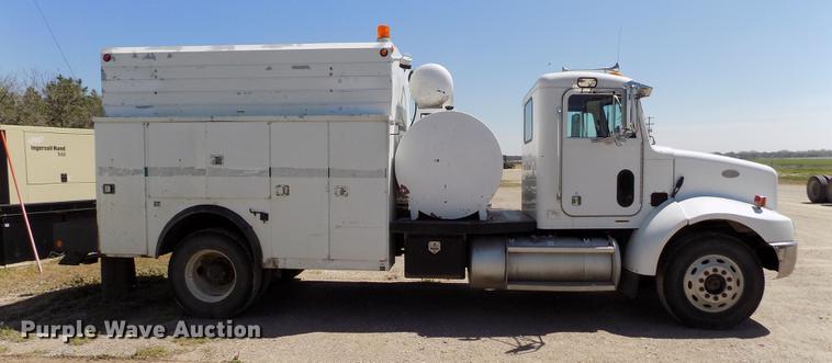 image for item DE1177 2000 Peterbilt 330 service truck