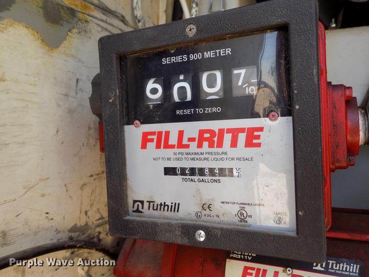 image for item DE1177 2000 Peterbilt 330 service truck