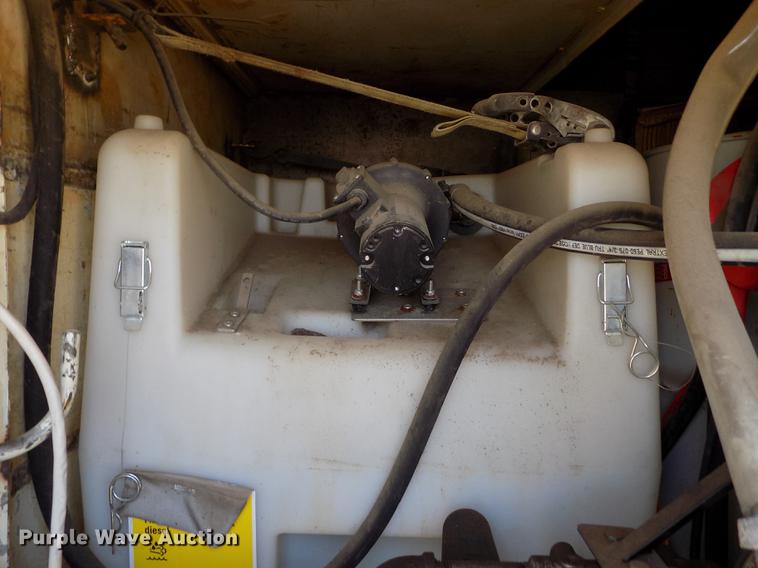 image for item DE1177 2000 Peterbilt 330 service truck