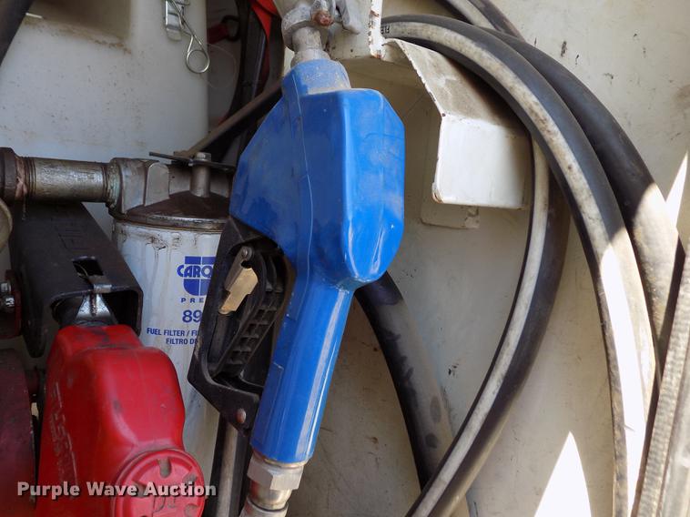 image for item DE1177 2000 Peterbilt 330 service truck