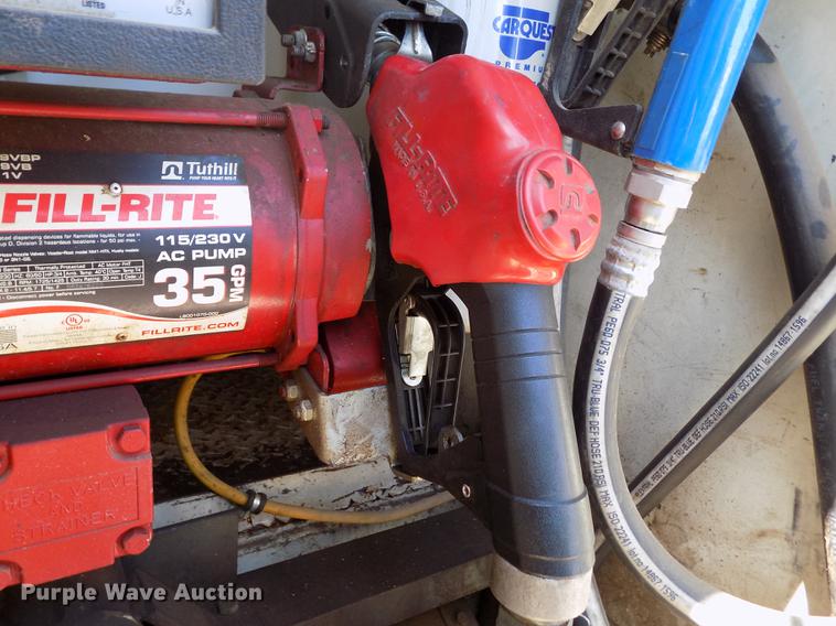 image for item DE1177 2000 Peterbilt 330 service truck