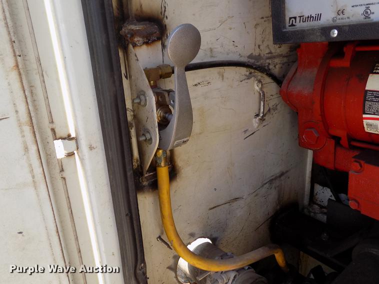 image for item DE1177 2000 Peterbilt 330 service truck