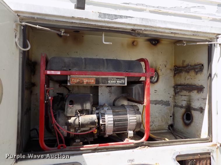 image for item DE1177 2000 Peterbilt 330 service truck