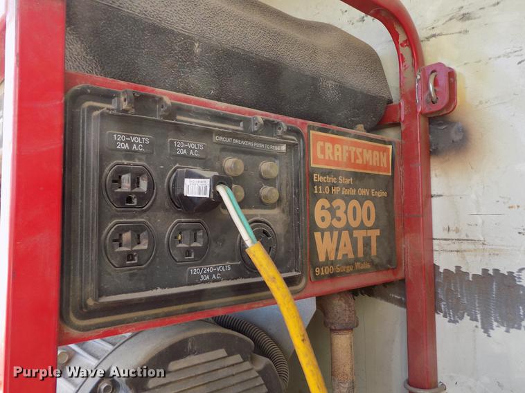 image for item DE1177 2000 Peterbilt 330 service truck