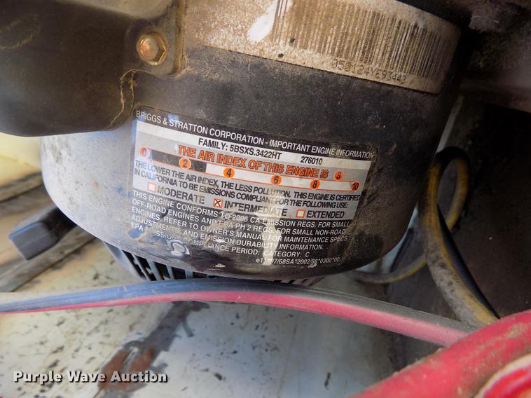 image for item DE1177 2000 Peterbilt 330 service truck