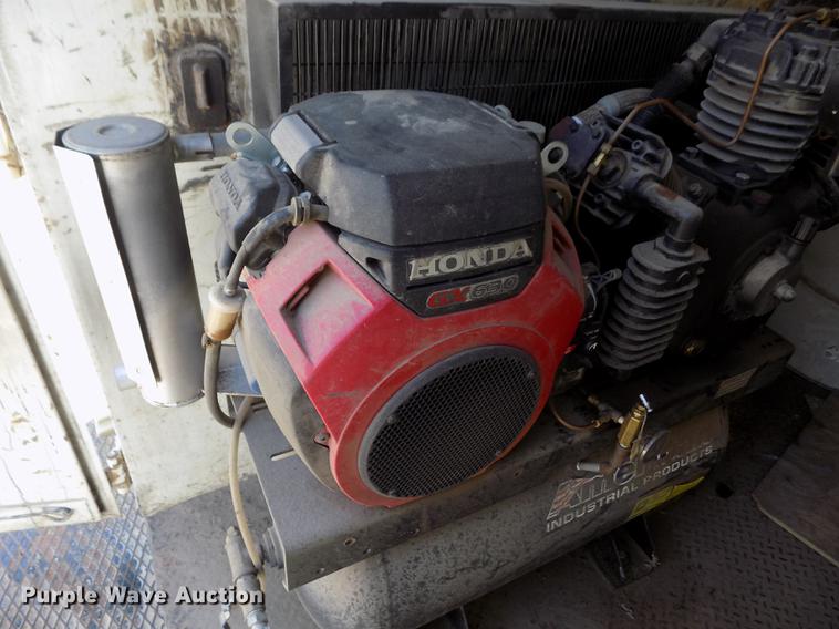 image for item DE1177 2000 Peterbilt 330 service truck