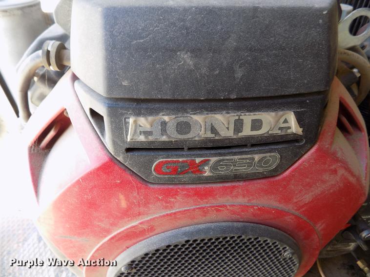 image for item DE1177 2000 Peterbilt 330 service truck