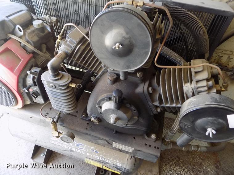 image for item DE1177 2000 Peterbilt 330 service truck