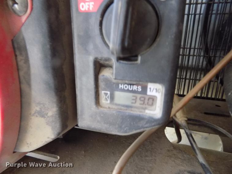 image for item DE1177 2000 Peterbilt 330 service truck