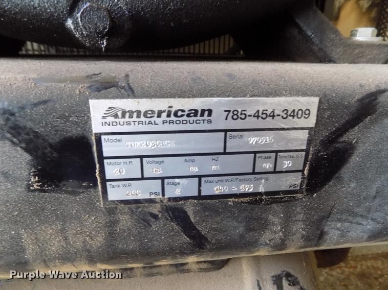 image for item DE1177 2000 Peterbilt 330 service truck